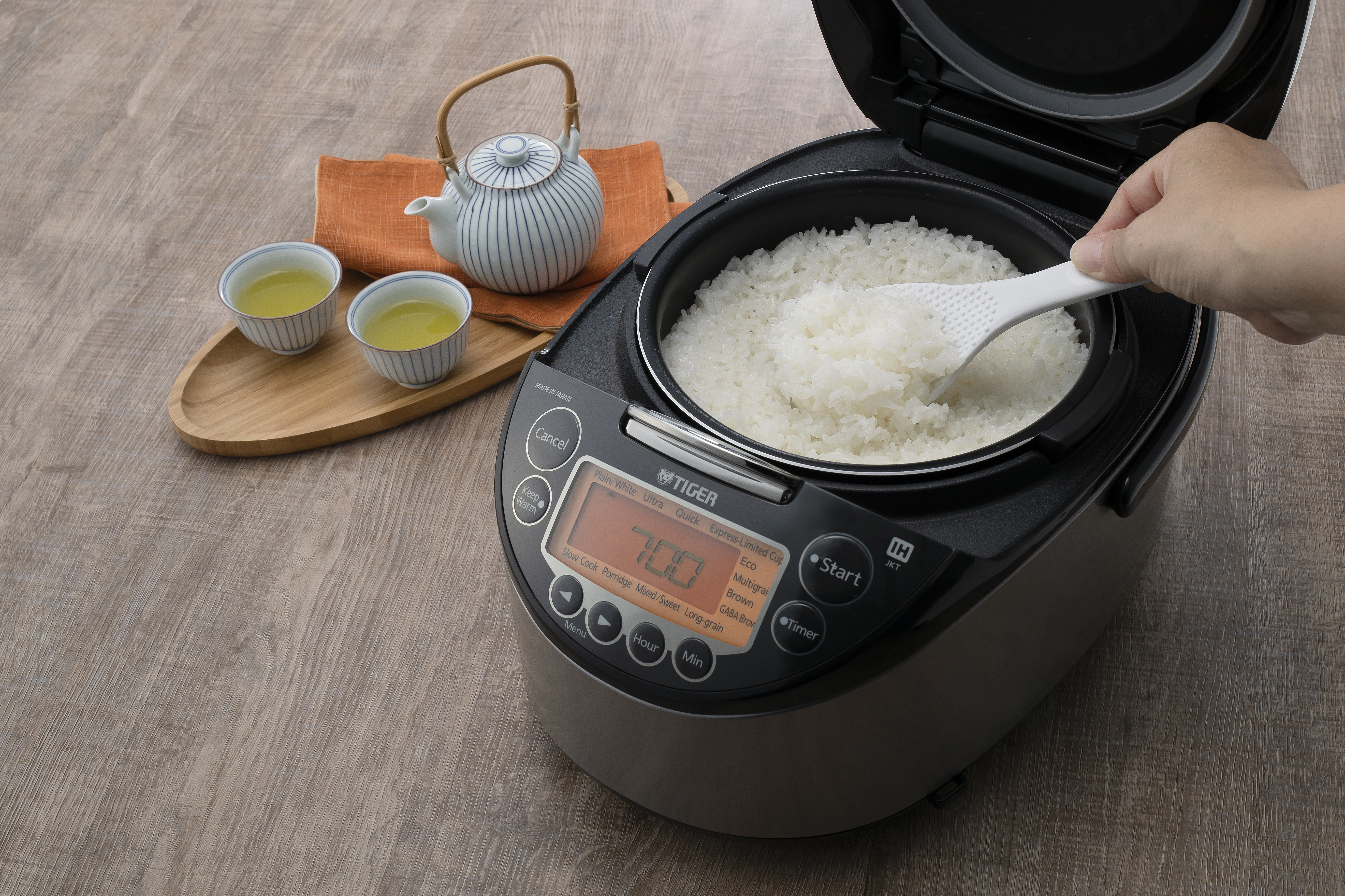 made-in-japan-induction-heating-rice-cooker-jkt-d-express-limited-cups.jpg (15.52 MB)