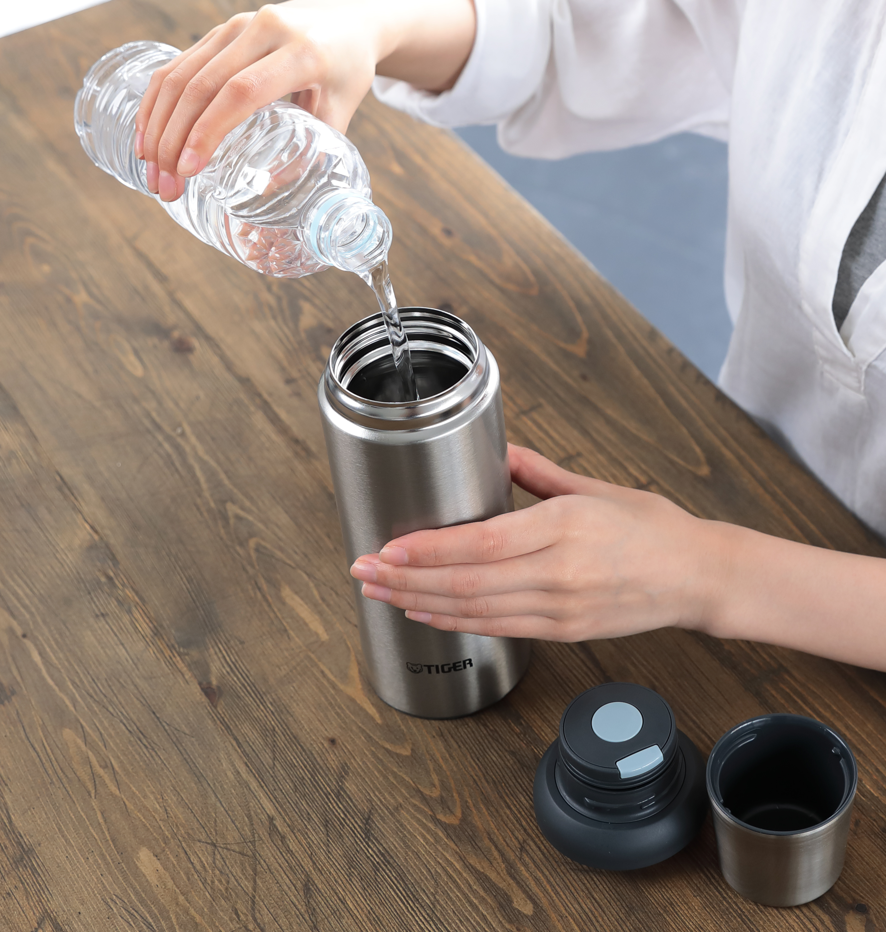 stainless-steel-thermal-bottle-msi-comes-with-a-cup.jpg (3.33 MB)