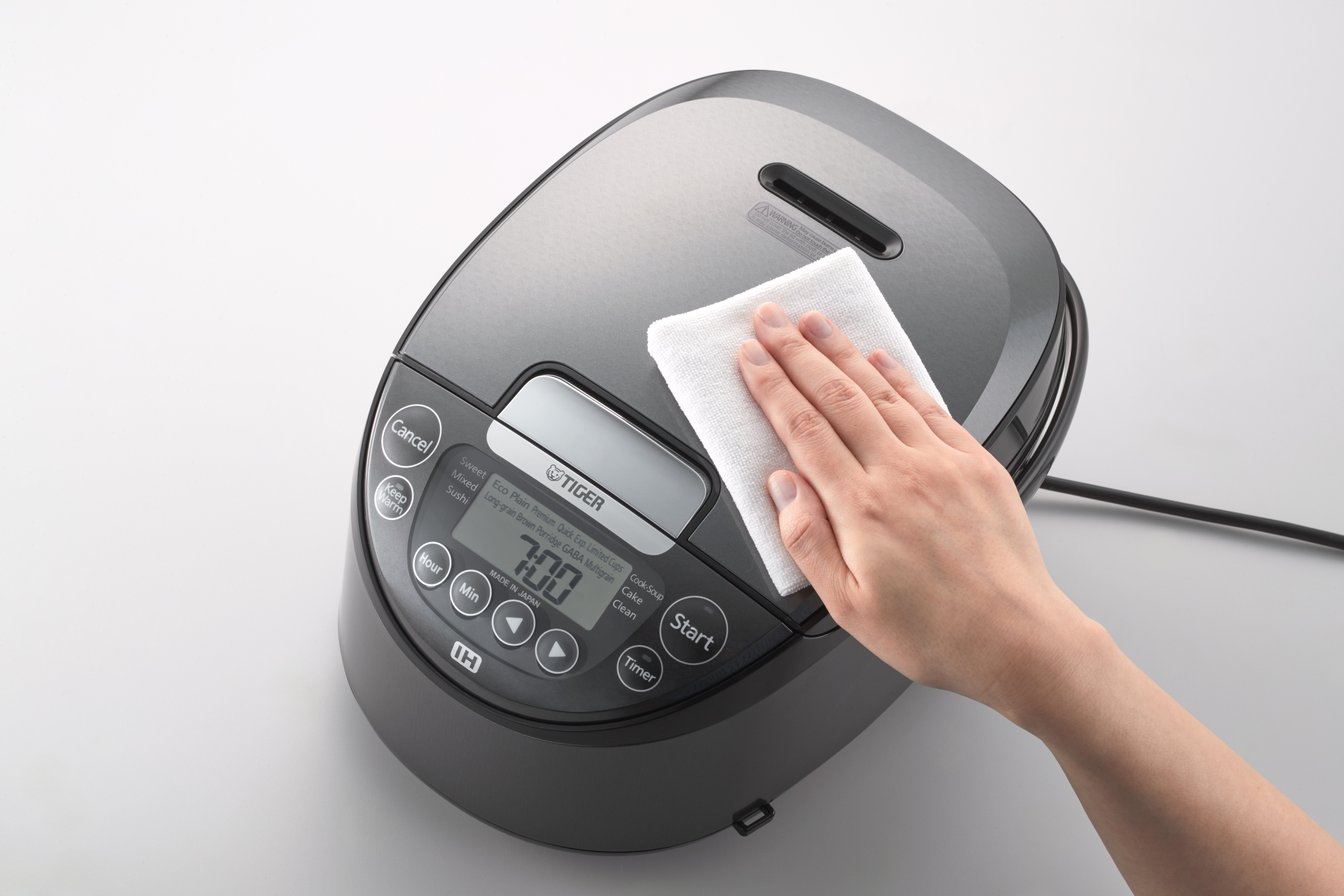 web_2024_jpw+g10shd_ss_001.jpg (6.25 MB)